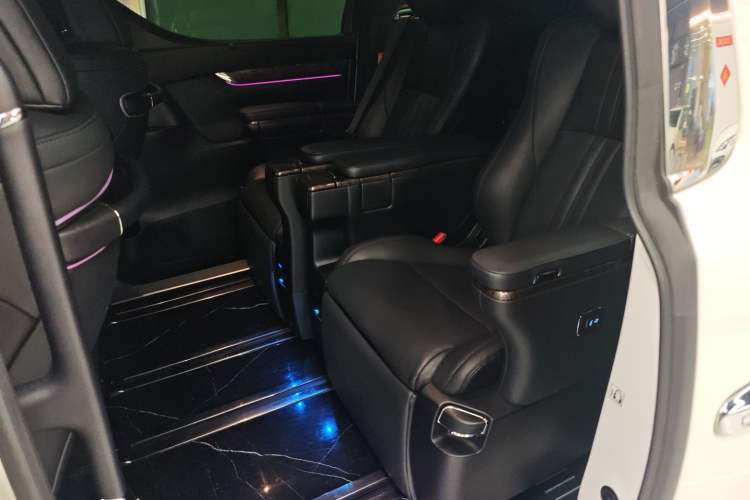 Used Toyota Alphard 2021 Dual-Engine 2.5L Prestige Edition
