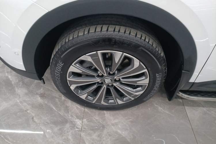 Used Buick Envision 2025 Encore Plus 28T Two-Wheel-Drive Platinum Edition