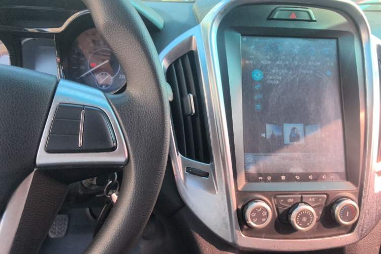 Used JMC Yuhu 3 2018 2.5T Diesel 4x4 Luxury Edition Long Wheelbase
