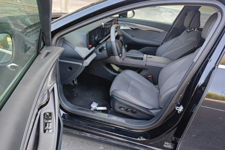 Used VOYAH PASSION 2024 PHEV Four-Wheel Drive Ultra-Long Range Executive Edition
