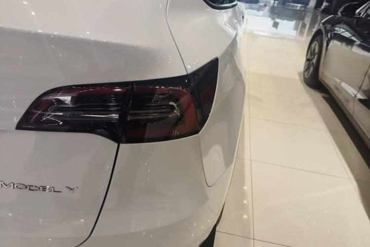 Used Tesla Model Y 2024 Long-Range All-Wheel-Drive Version