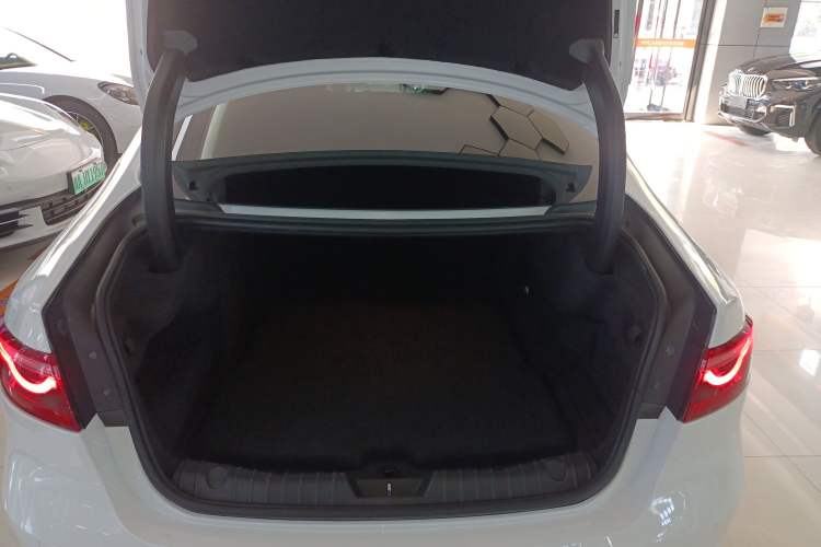 Used Jaguar XFL 2021 XFL 2.0T P250 All-Wheel-Drive Shimmering Black Sport Edition
