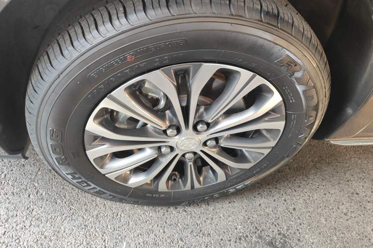 Used Buick GL8 2023 Facelifted Land Cruiser Executive Luxury Version
