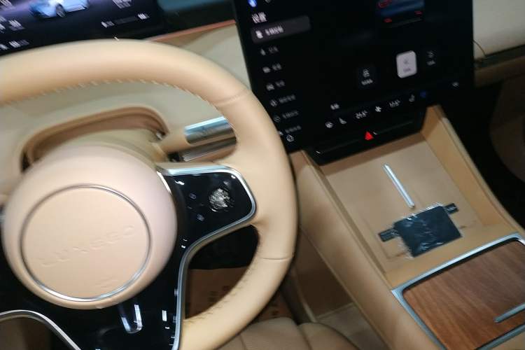 Used Hima Luxeed R7 2024 All-Electric 736 km Ultra
