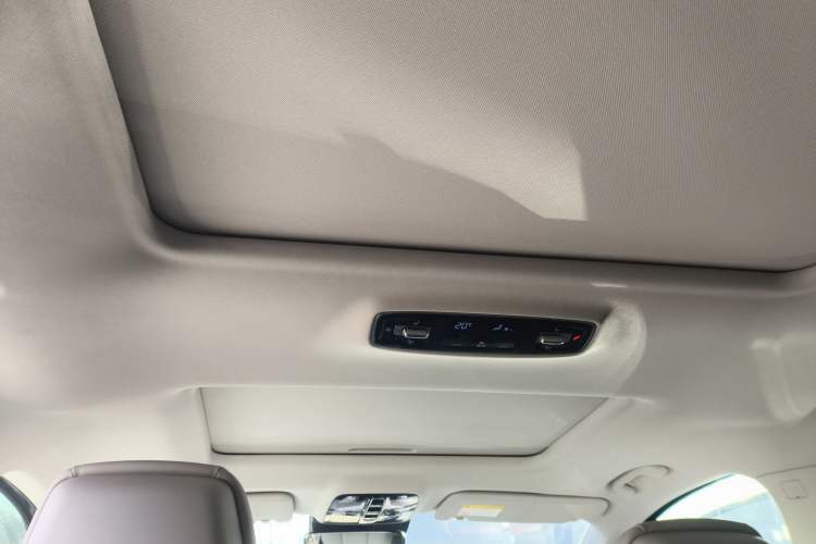 Used Roewe iMAX8 2021 400TGI Supreme Series Ultimate Edition
