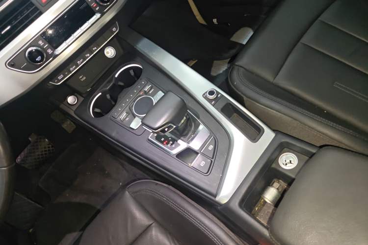 Used Audi A4L 2019 40 TFSI Fashion Edition China VI Emission Standard