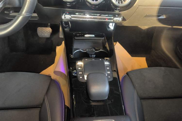 Used Mercedes-Benz A-Class 2022 Revised Version A 200 L Sport Sedan Fashionable Style