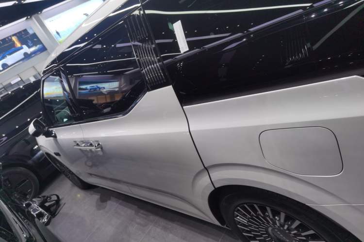 Used Zeekr 009 2022 WE Edition
