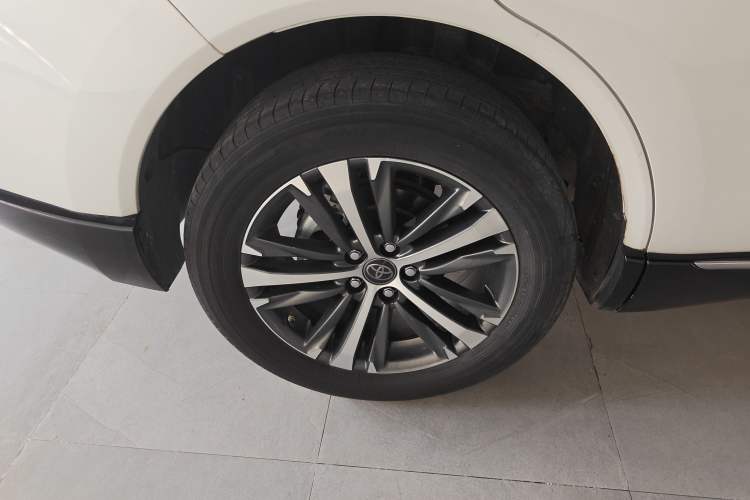 Used Toyota Venza 2022 Dual-Engine 2.5L CVT Two-Wheel Drive Luxury Edition
