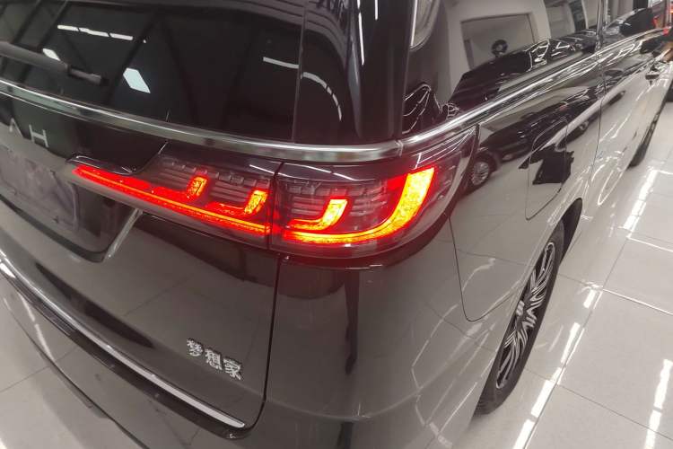 Used VOYAH Dream 2025 EV Four-Wheel Drive Flagship Kunpeng Edition
