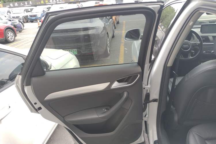 Used Audi Q3 2015 35 TFSI Comfort Model
