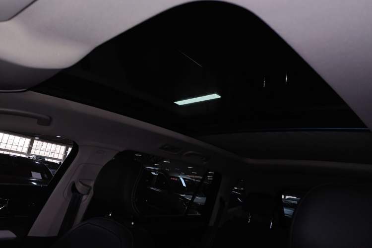 Used Volkswagen Tiguan L 2021 330TSI Automatic Two-Wheel Drive Smart Edition
