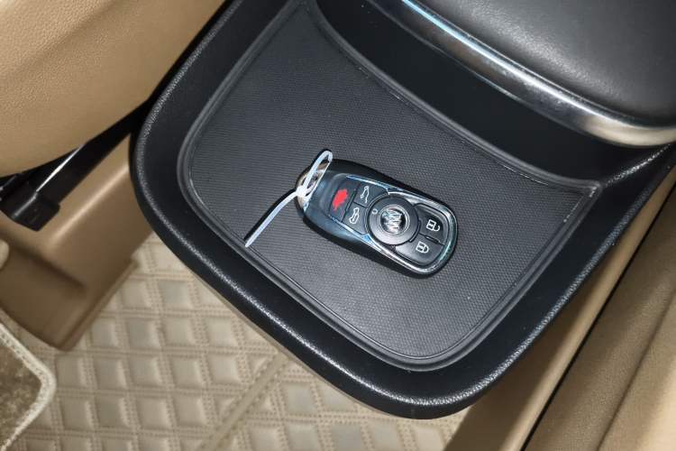 Used Buick GL8 2017 ES 28T Flagship Model China V Standard
