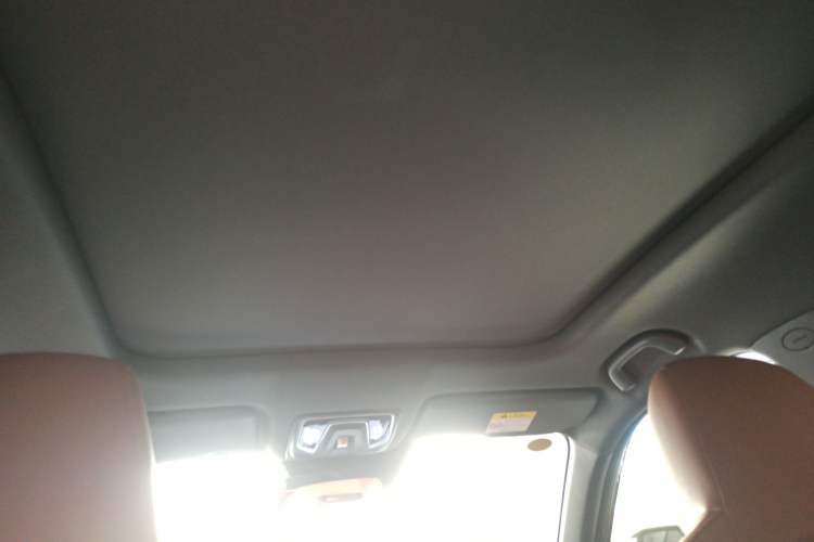 Used Changan UNI-Z New Energy 2024 Blue Whale Smart Electric iDD 125km Beyond Edition