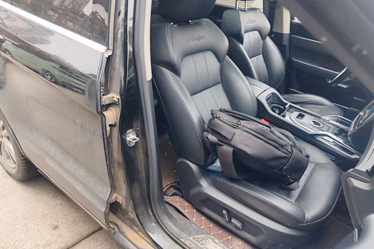 Used Zotye T700 2017 1.8T Dual-Clutch Luxury Model
