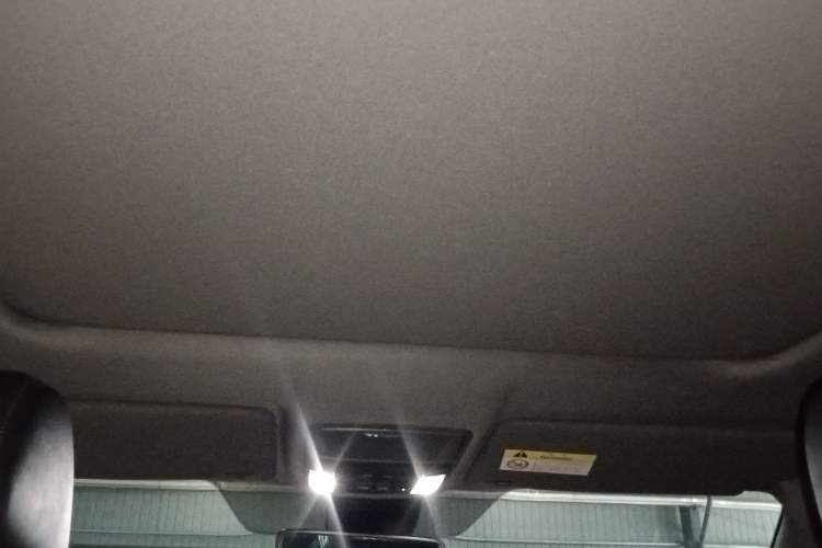 Used Honda UR-V 2017 240TURBO Two-Wheel Drive Luxury Edition China V
