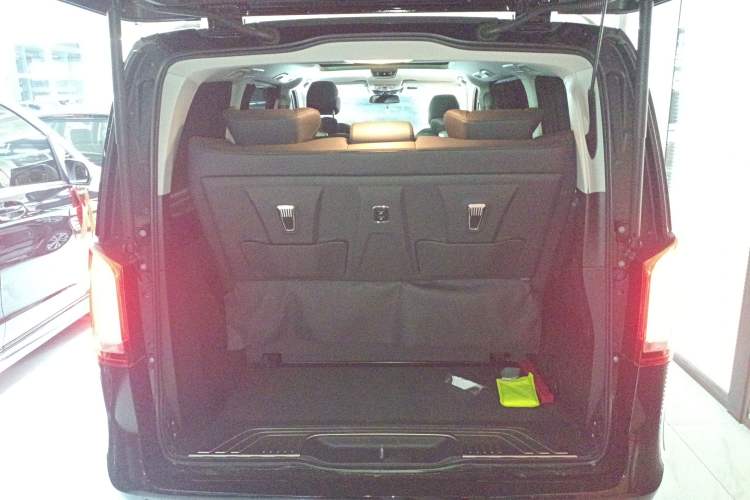 Used Mercedes-Benz V-Class 2021 V 260 Avantgarde Edition