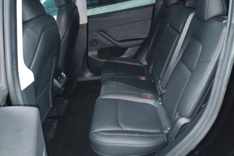 Used Tesla Model Y 2023 Rear-Wheel-Drive Version
