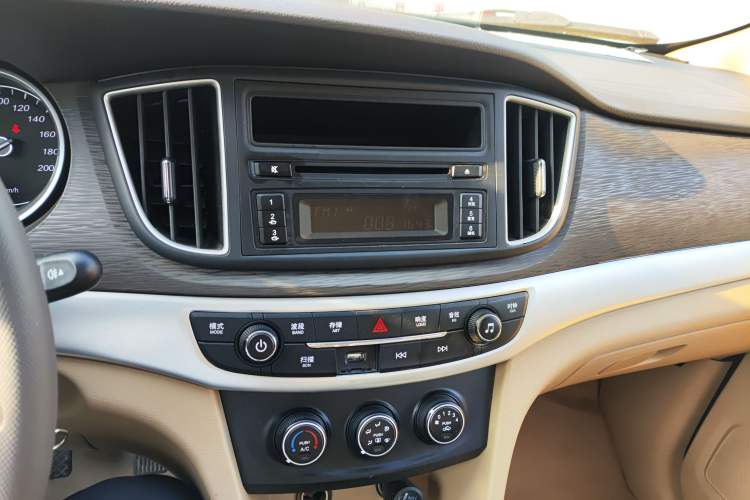 Used Baojun 730 2016 Revised 1.5L Manual Standard Version 7 Seats China V Emission Standard