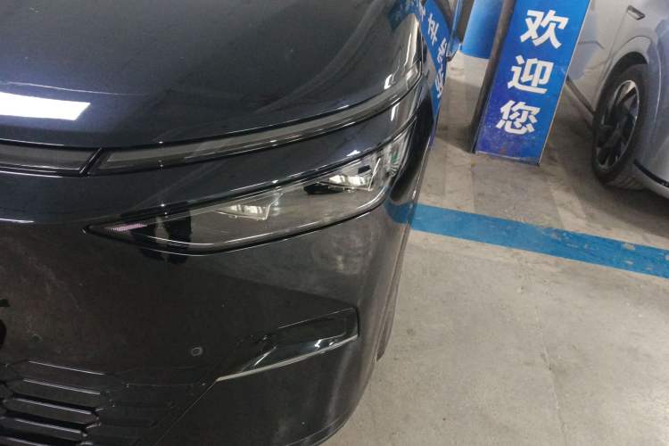 Used XPeng X9 2024 702 Ultra-Long Range Pro
