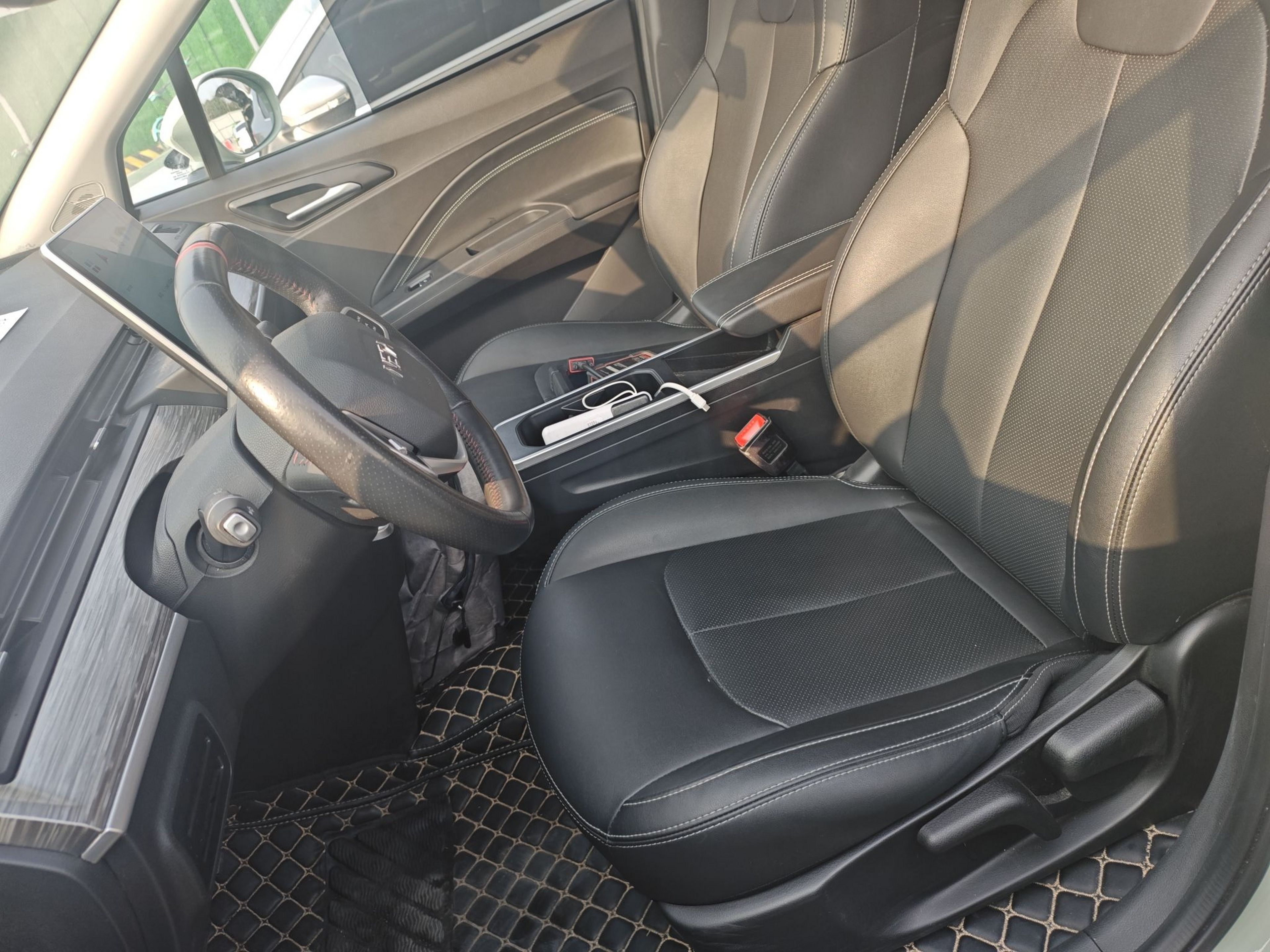 Переднее сиденье в автомобиле