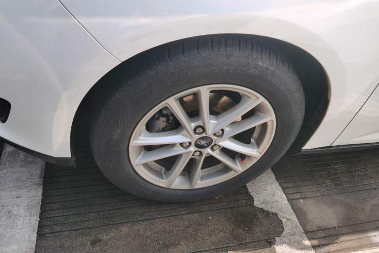 Used Ford Focus 2017 Sedan 1.6L Automatic Fashion Edition Smart Drive Version
