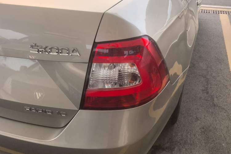 Used Skoda Rapid 2013 1.6L Automatic Smart Selection Model
