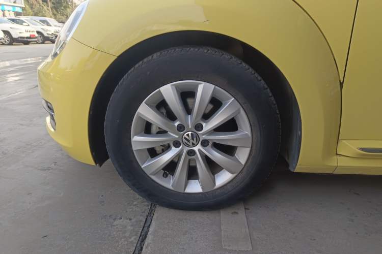 Used Volkswagen Beetle 2015 180TSI model
