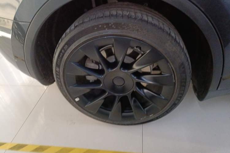 Used Tesla Model Y 2024 Long-Range All-Wheel-Drive Version