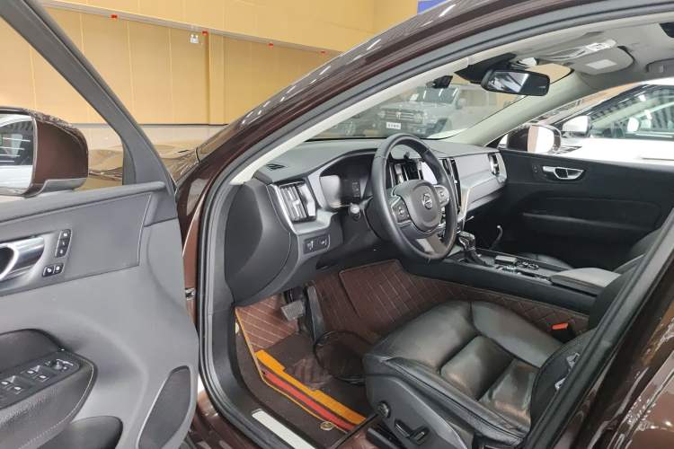 Used Volvo XC60 2019 T5 4x4 Smart Edition China VI Standard