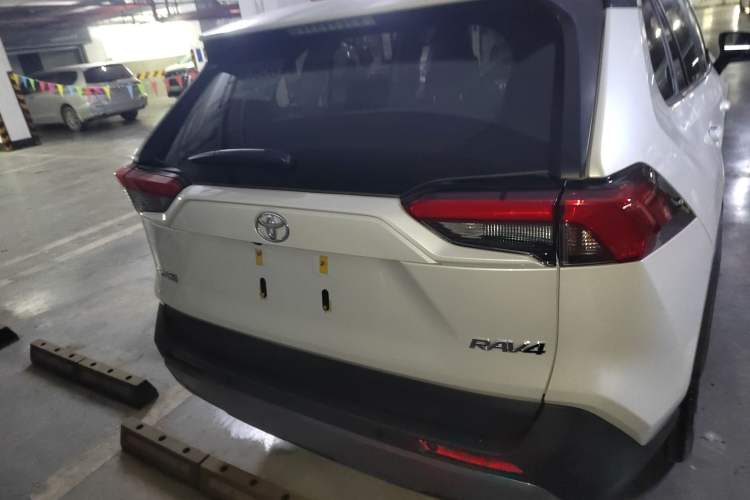 Used Toyota RAV4 2021 2.0L CVT Two-Wheel Drive Fashion PLUS Edition
