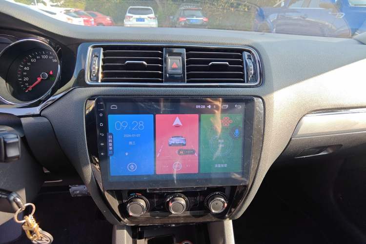 Used Volkswagen Sagitar 2015 1.6L Automatic Comfort Model
