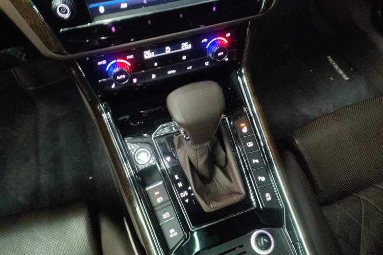 Used Volkswagen Phideon 2018 380TSI Two-Wheel-Drive Flagship Edition
