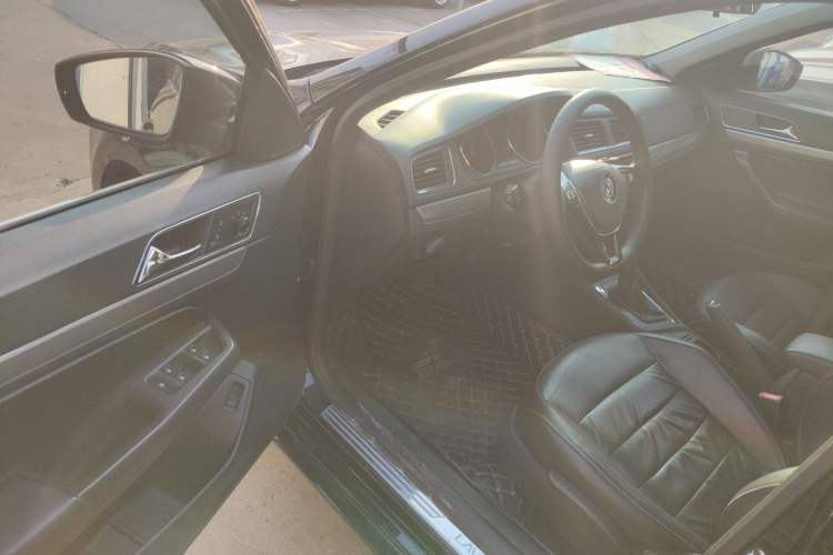 Used Volkswagen Lavida 2017 1.6L Automatic Comfort Edition
