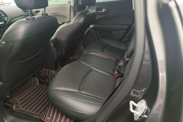 Used  Compass 2019 220T Automatic Family Edition
