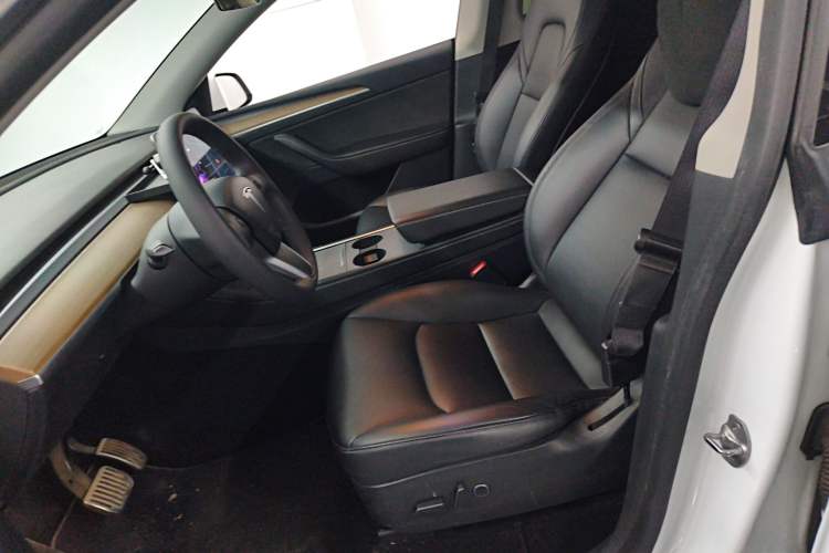 Used Tesla Model Y 2021 Long-Range All-Wheel-Drive Version