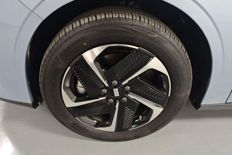 Used  L6 2025 EM-i 140km Starship Edition