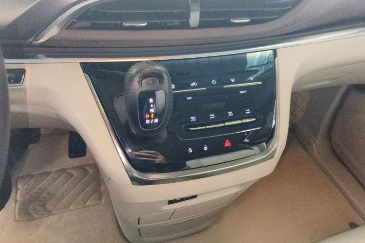 Used Buick GL8 2021 Land Cruiser Executive Class 652T Luxury Model