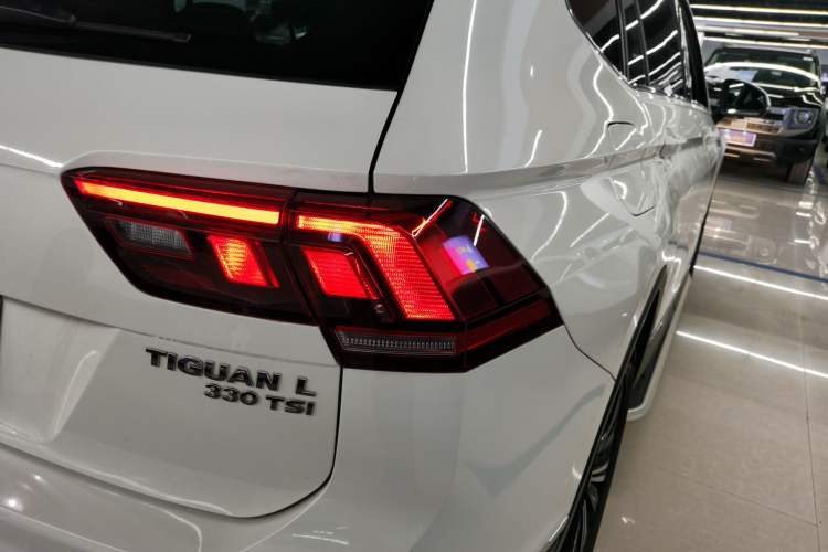 Used Volkswagen Tiguan L 2019 Updated Version 330TSI Automatic Two-Wheel Drive Panoramic Comfort Edition China VI Standard
