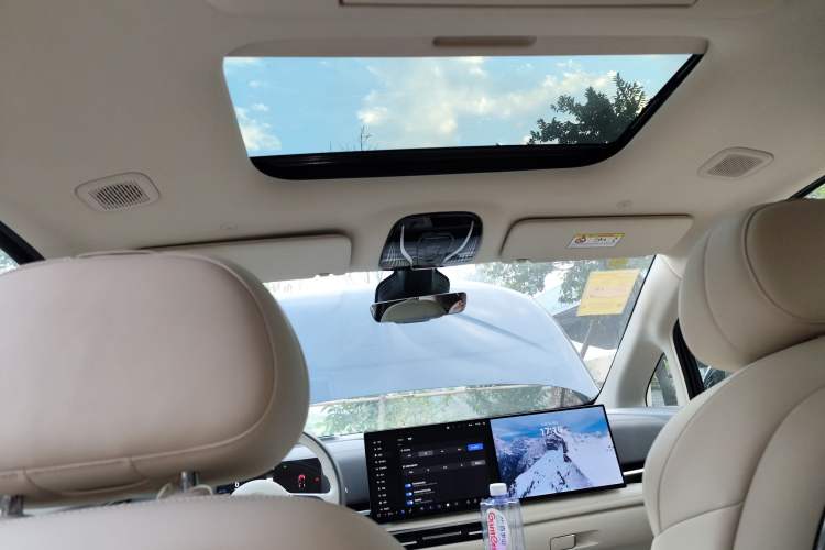 Used VOYAH Dream 2025 PHEV Four-Wheel Drive Prestige Kunpeng Edition
