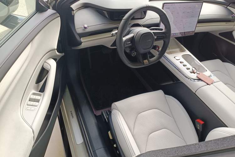 Used  SU7 2024 Rear-Drive Ultra-Long Range Advanced Pro-Level Intelligent Driving Version
