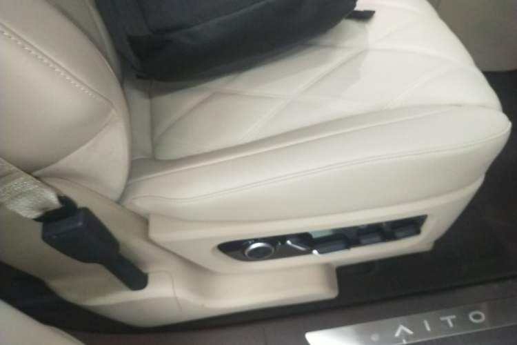 Used Hima AITO M9 2025 Extended-Range Ultra Version 52 kWh 6-Seater