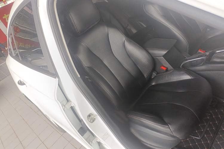 Used Roewe i5 2020 1.5L Automatic 4G Connected Linghao Edition
