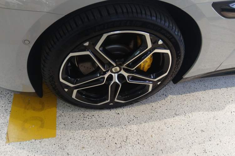 Used  SU7 2024 Rear-Drive Ultra-Long Range Advanced Pro-Level Intelligent Driving Version