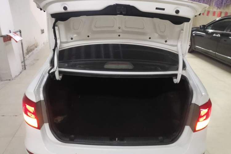 Used Kia K2 2015 Sedan 1.4L MT GLS