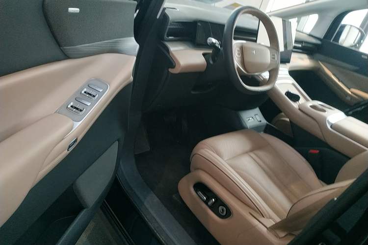 Used XPeng X9 2025 740 Ultra-Long Range Max