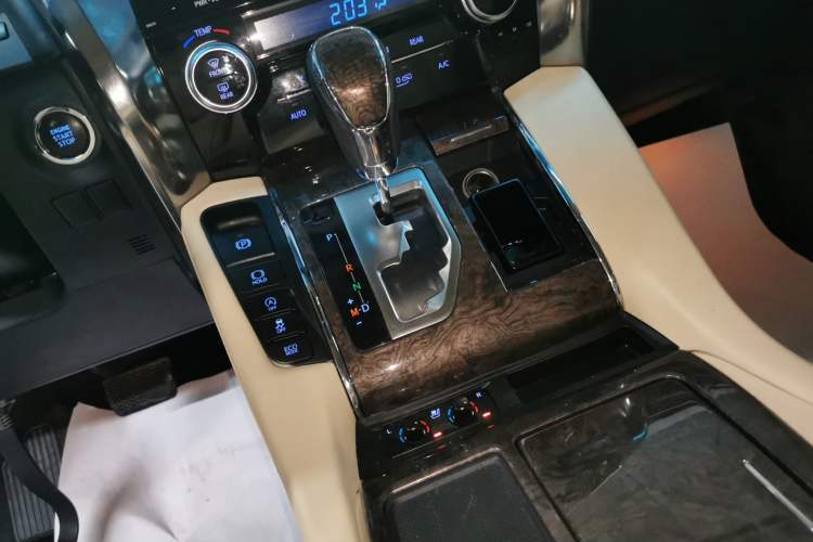 Used Toyota Alphard 2018 Revised Version 3.5L Premium Edition
