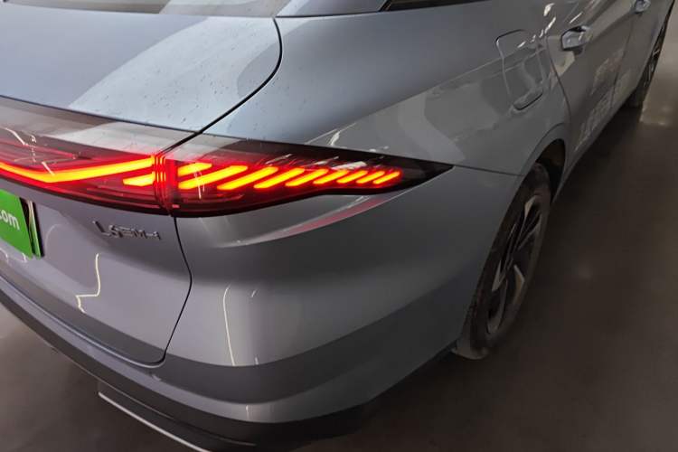 Used  L6 2025 EM-i 140km Starship Edition
