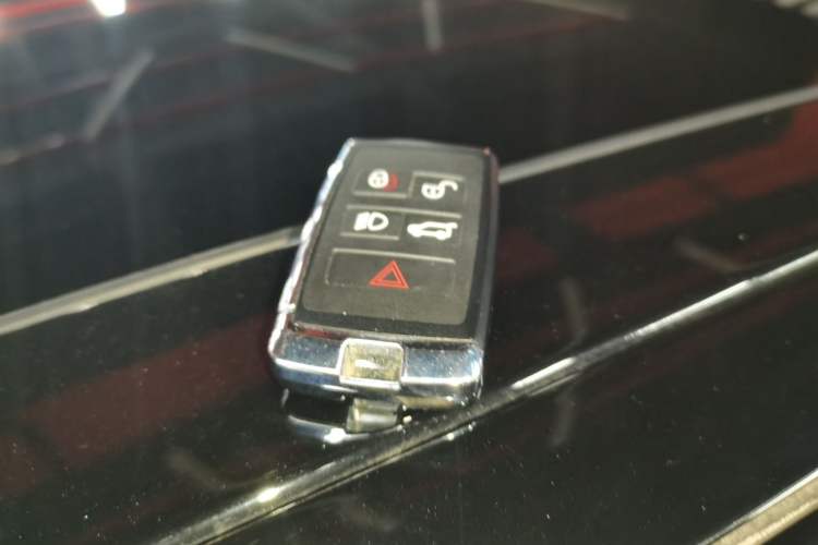 Used Land Rover Range Rover Velar 2023 250 PS Ebony Black Limited Edition