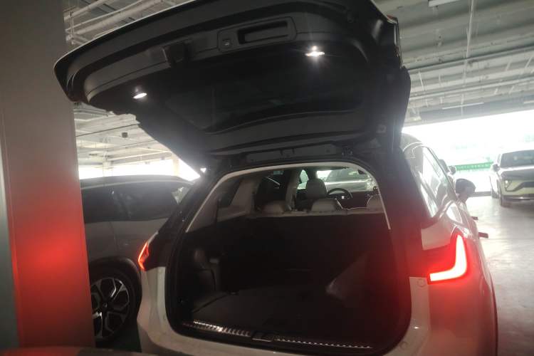 Used Nio ES8 2020 580 km Signature Edition 7-Seater Version
